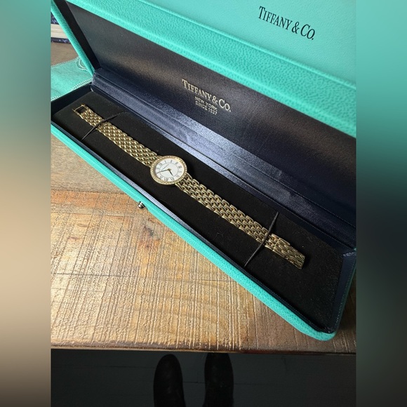 Vintage Tiffany & Co. ladies 14k yellow gold watch with diamonds around bezel. - Picture 4 of 12